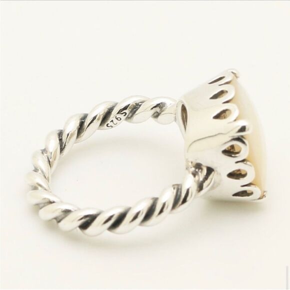 Pandora Twisted Silver Ring Mother of Pearls Sz 7 with original box Impeccable - Picture 3 of 11